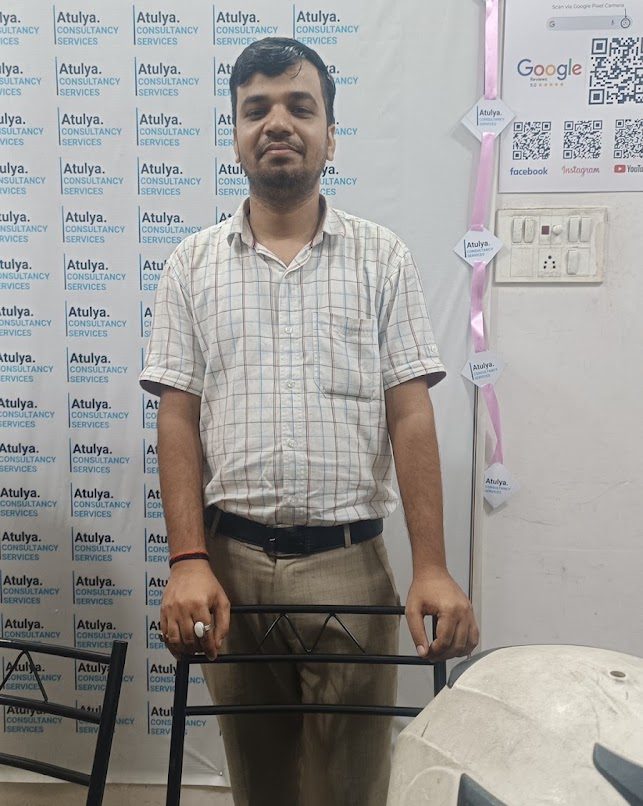 An Atulya consultant helping a client at the Gorakhpur office
